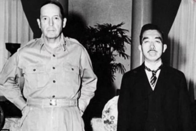 二战之后，日本天皇被问为何不刨腹自尽，他回答了四个字