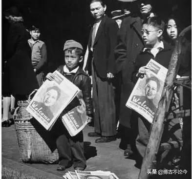抗战胜利后中国老照片，穿着时尚的报童和旗袍女郎