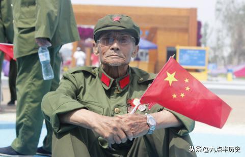 90岁抗美援朝老兵，他是英雄王成原型，靠卖鞋垫谋生，儿女皆不知