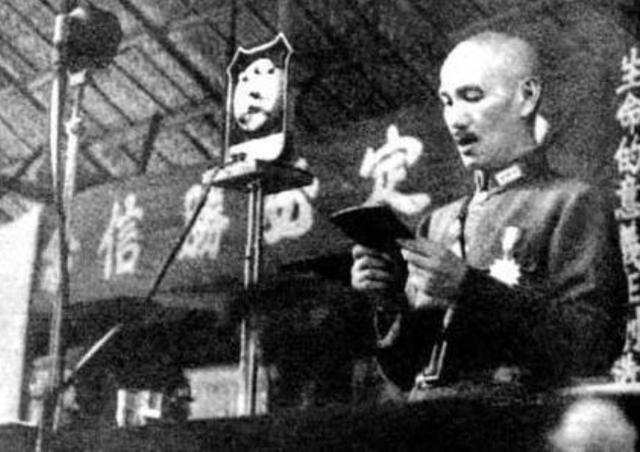 九一八事变后蒋介石一句话让爱国学生愤怒，纷纷前往南京请愿