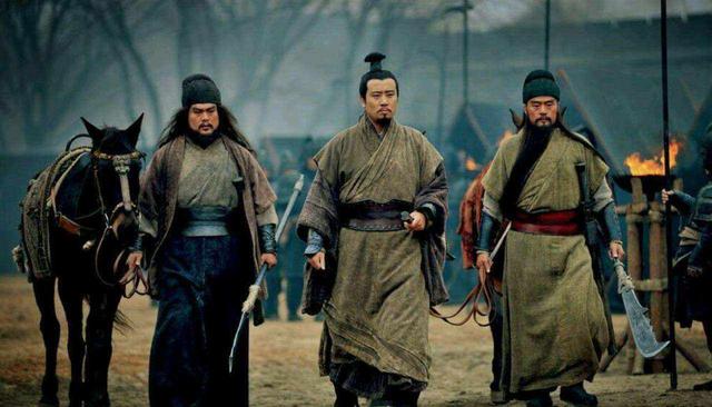 刘备依什么能力与曹操和孙权三分天下，由最落魄的草根变成枭雄
