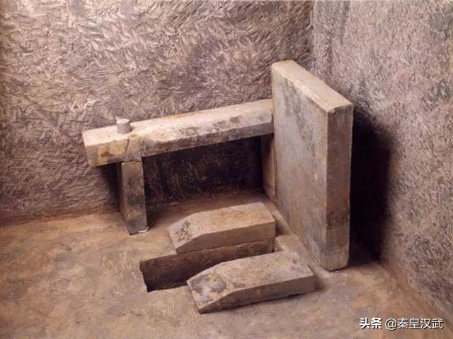 古人遇到危险，为何喜欢从厕所逃走？汉朝考古发现其中奥秘